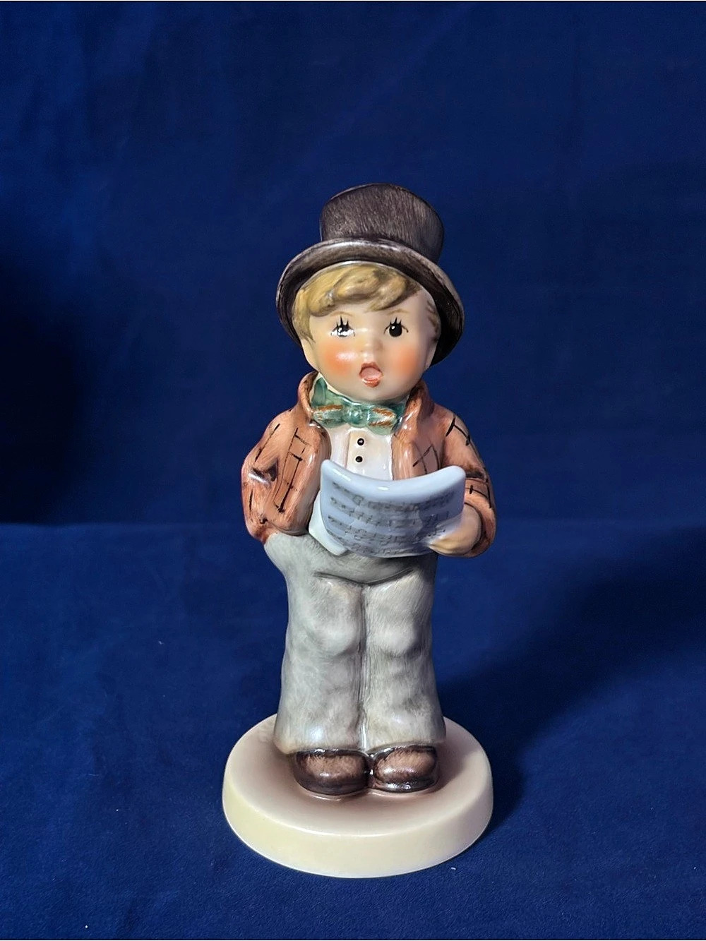 M.I. Hummel Club #1650 “Lamplight Caroler” Porcelain Figurine Mint w/Box